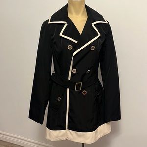 BNWOT Laundry Trench Coat With Buttons Logo